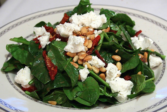 spinach and goats cheese salad